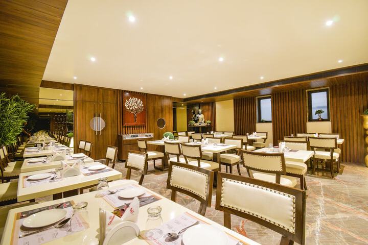 Dining 19 of 21
