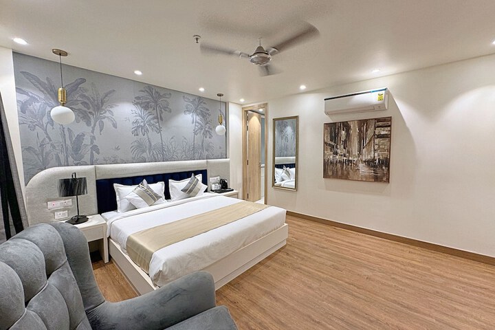 Room 13 of 76