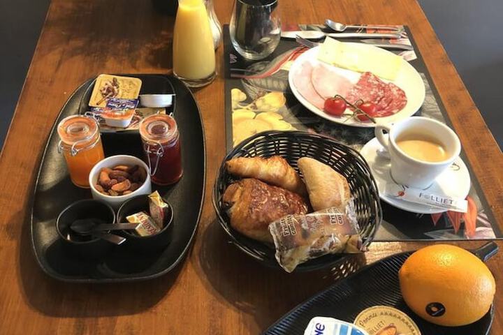 Breakfast/Coffee Service 45 of 51