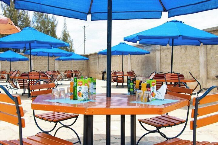 Dining 34 of 55