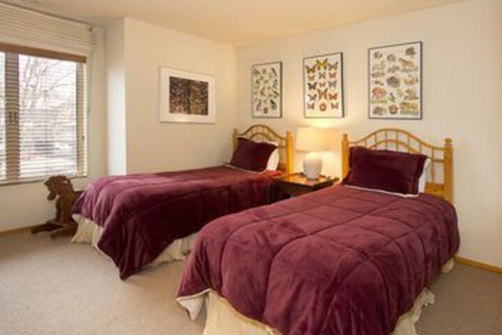 Room 6 of 12