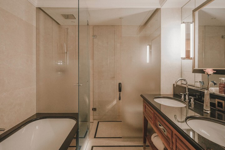 Room 152 of 208
