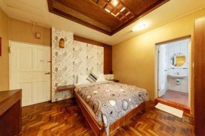 Room 25 of 40