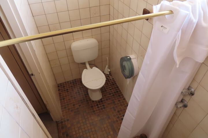 Room 44 of 67