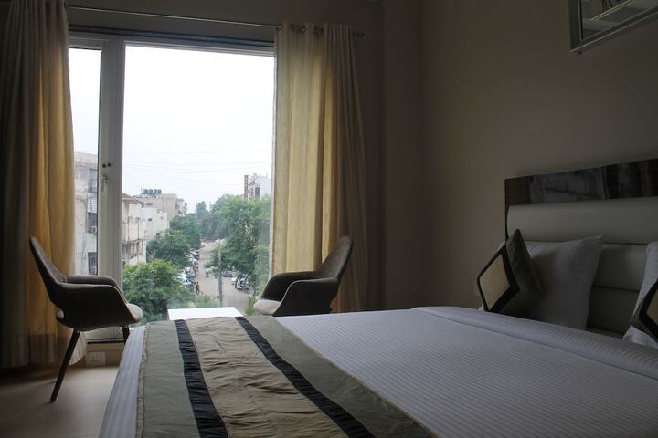 Room 12 of 34