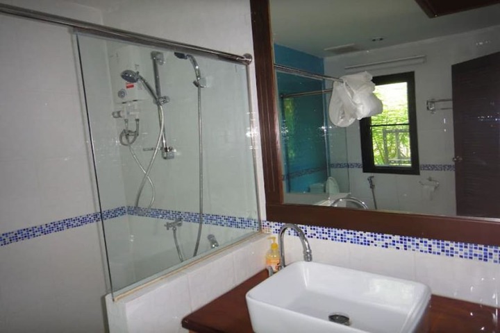 Room 6 of 31
