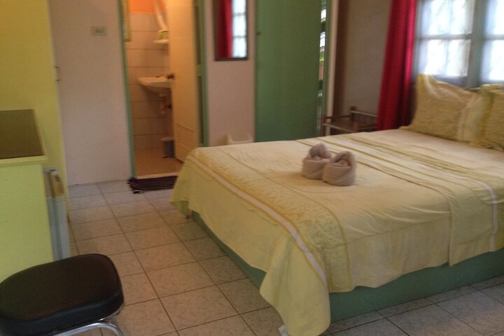 Room 9 of 32