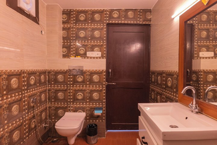 Room 18 of 114