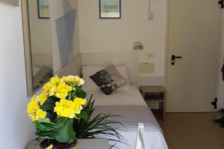 Room 15 of 27