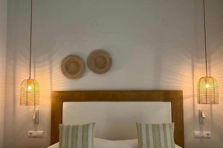 Room 6 of 12