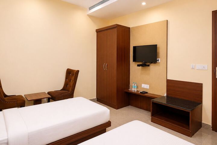 Room 5 of 17