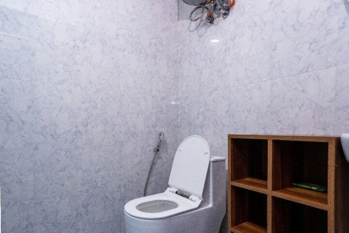Room 8 of 11