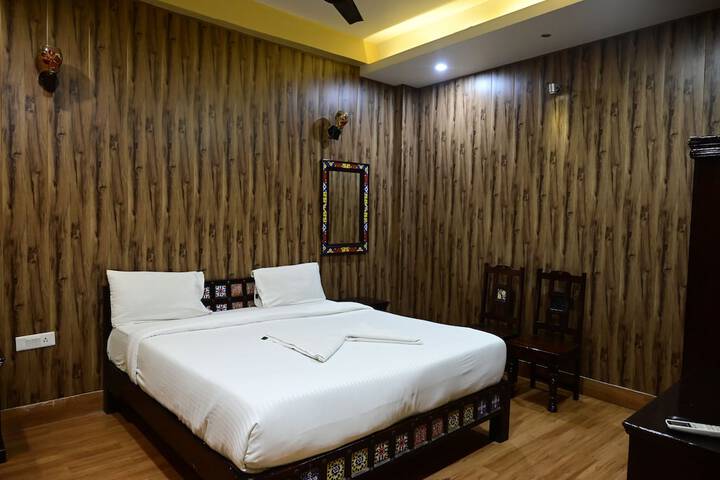 Room 35 of 62