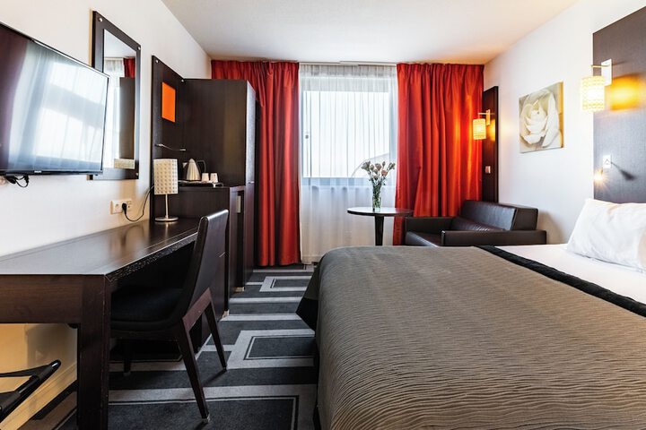Room 30 of 173