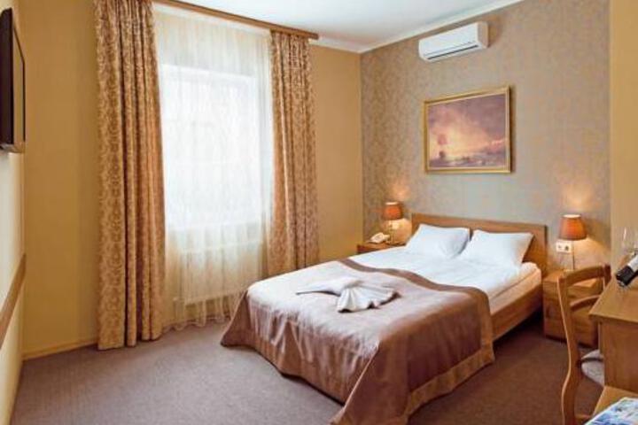 Room 3 of 10