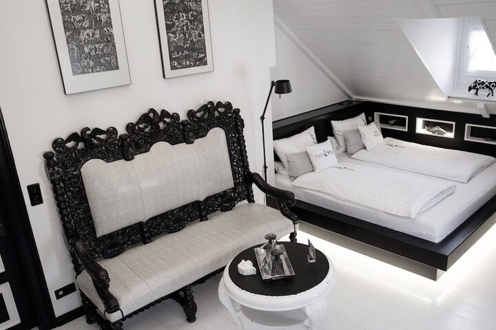 Room 10 of 68