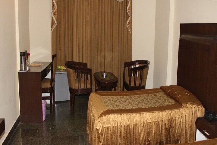 Room 13 of 34