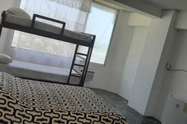 Room 12 of 27