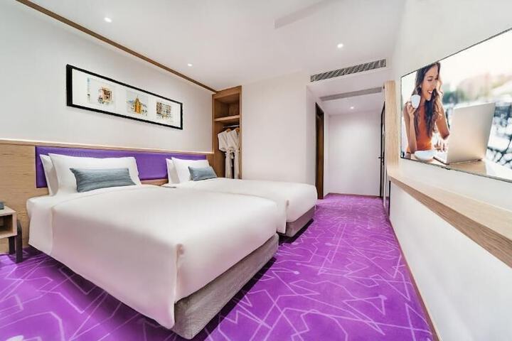 Room 19 of 39