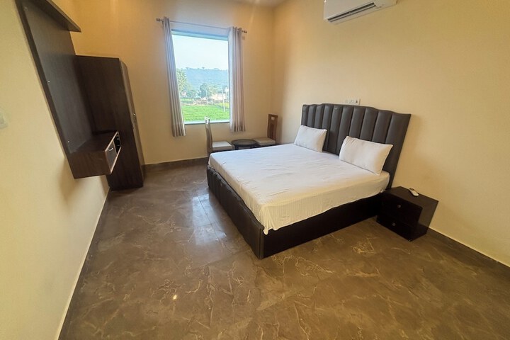 Room 7 of 73