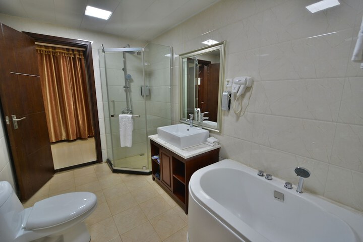 Room 16 of 36