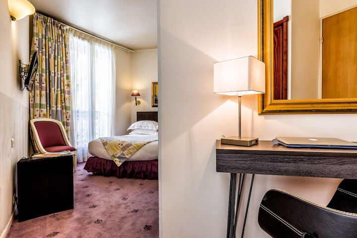Room 8 of 24