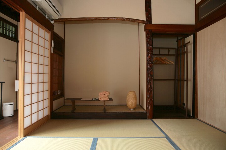 Room 8 of 54