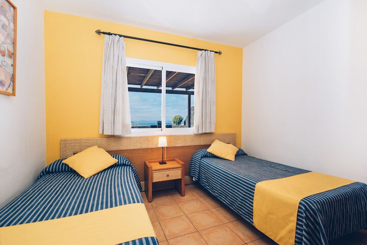 Room 9 of 90