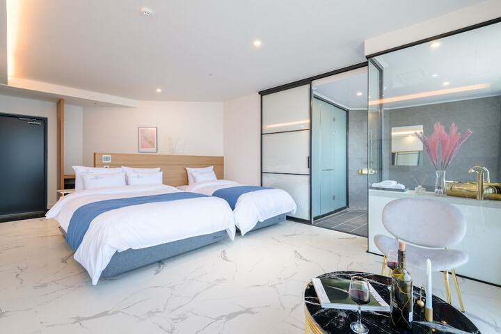 Room 12 of 35