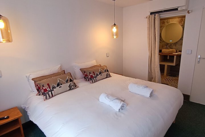 Room 7 of 24