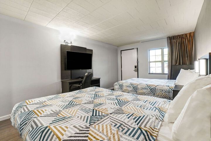 2 Double Beds Accessible (6 of 6)