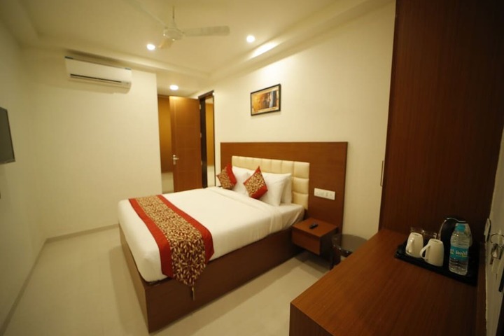 Room 6 of 61