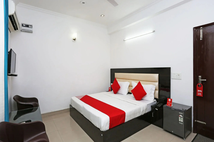 Room 3 of 10