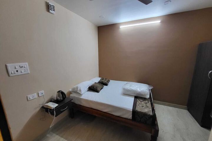 Room 4 of 10