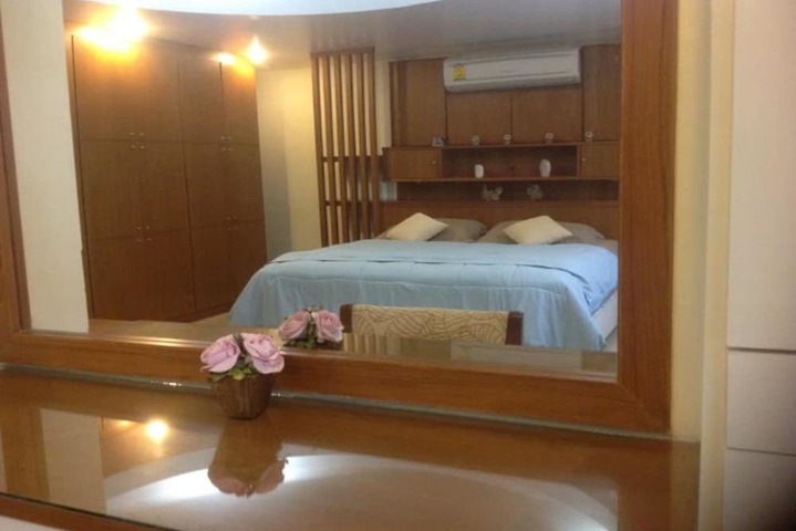 Room 3 of 9