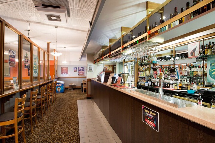 Lounge 74 of 90