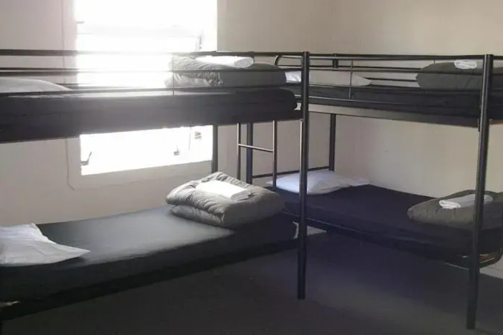 Room 7 of 9