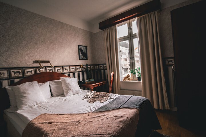 Room 33 of 86