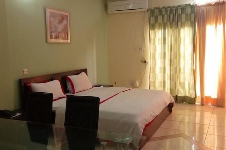 Room 5 of 11