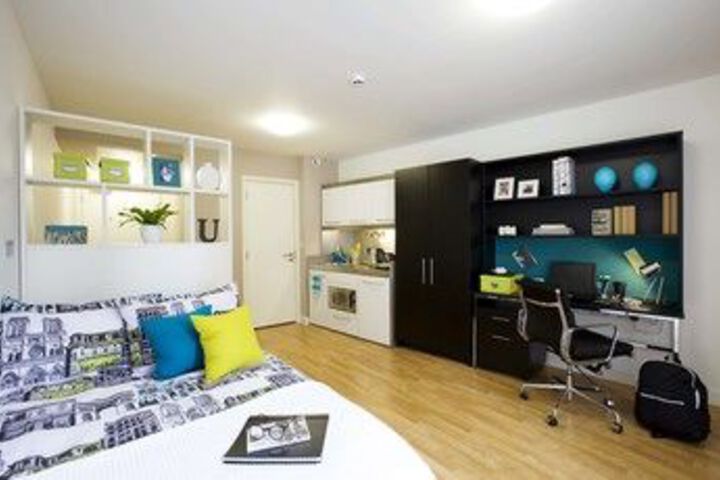 Room 9 of 18