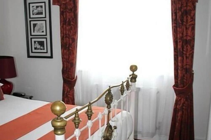 Room 4 of 21