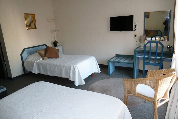 Room 33 of 42