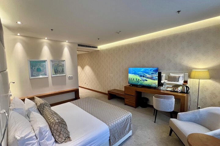 Room 53 of 146