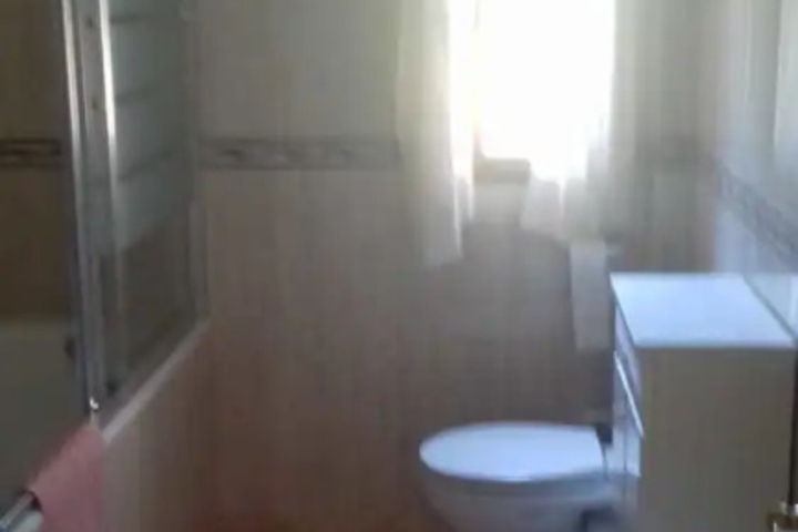 Room 9 of 18