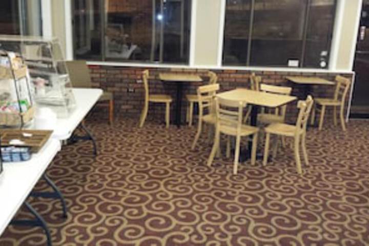 Dining 37 of 63