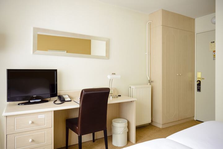 Room 5 of 41