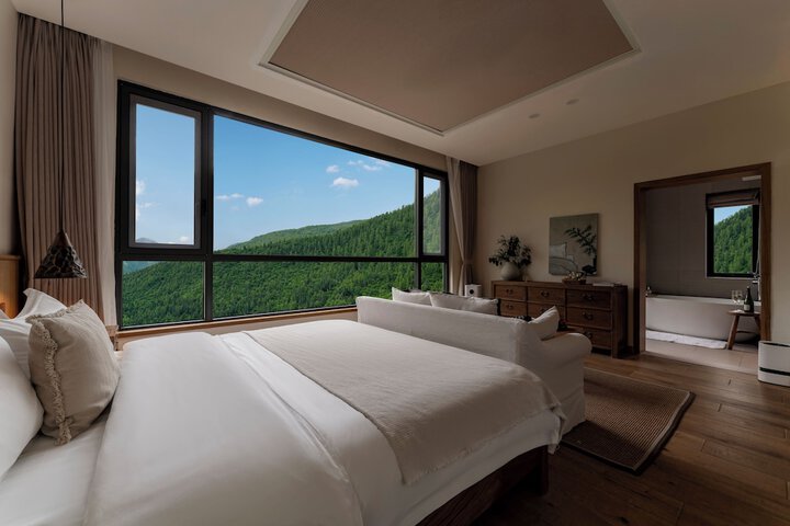 Room 46 of 82