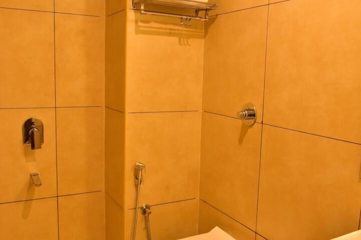 Room 12 of 21