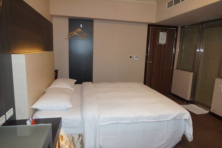 Room 18 of 36