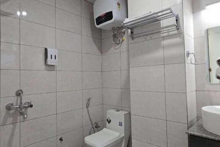 Room 5 of 7